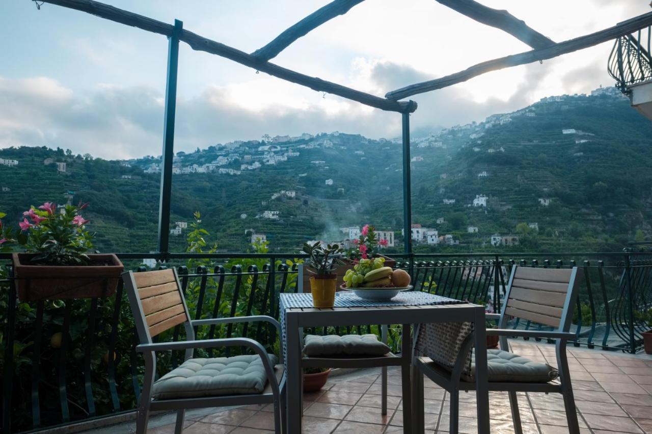 Villa Carlotta Минори Екстериор снимка