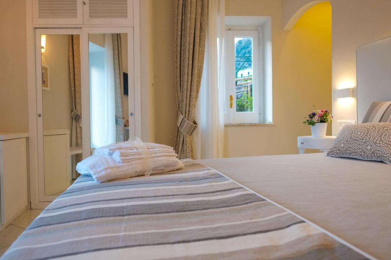 Villa Carlotta Минори Екстериор снимка